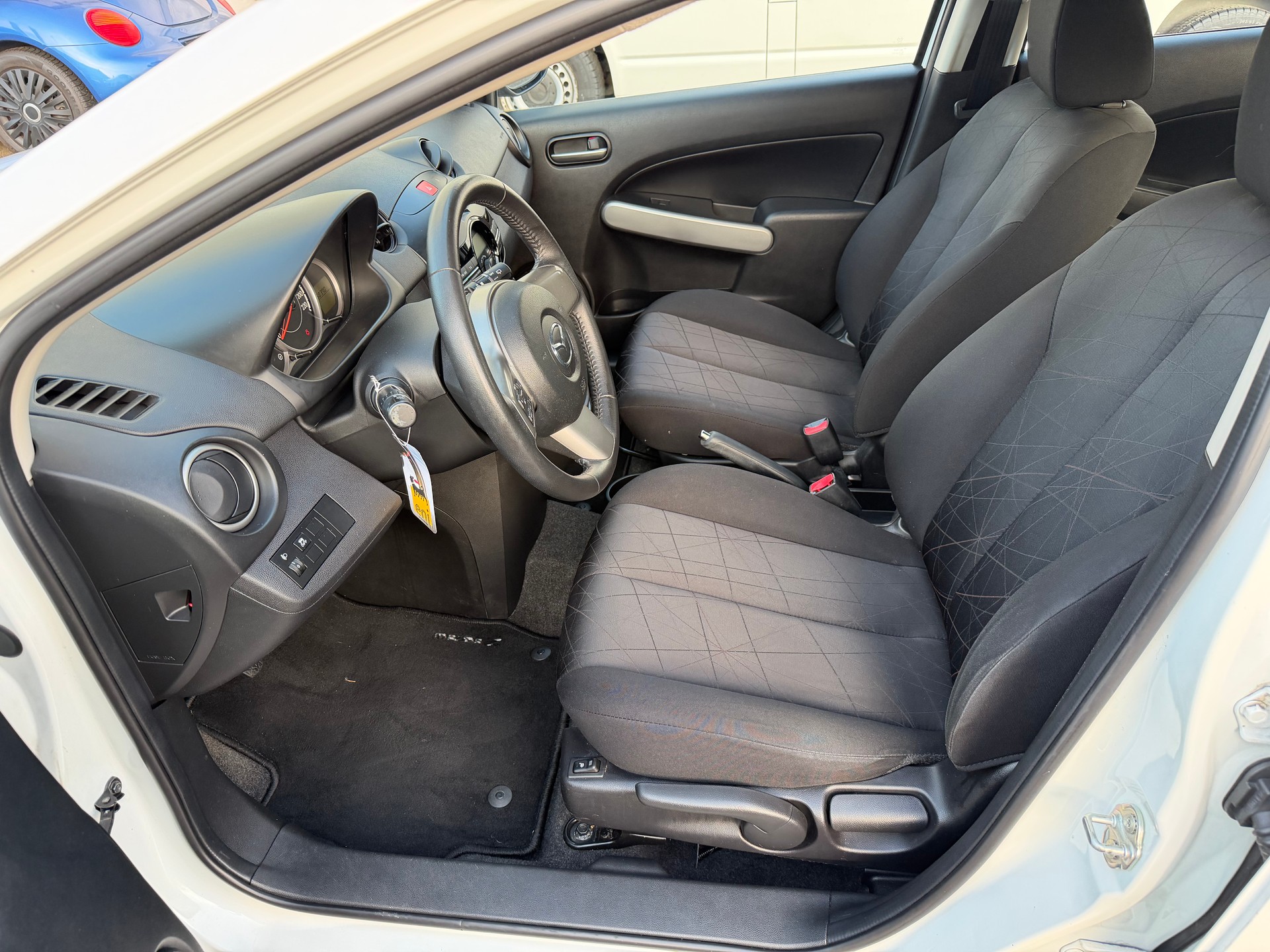 MAZDA 2 1.3i 16V Exclusive-image-8