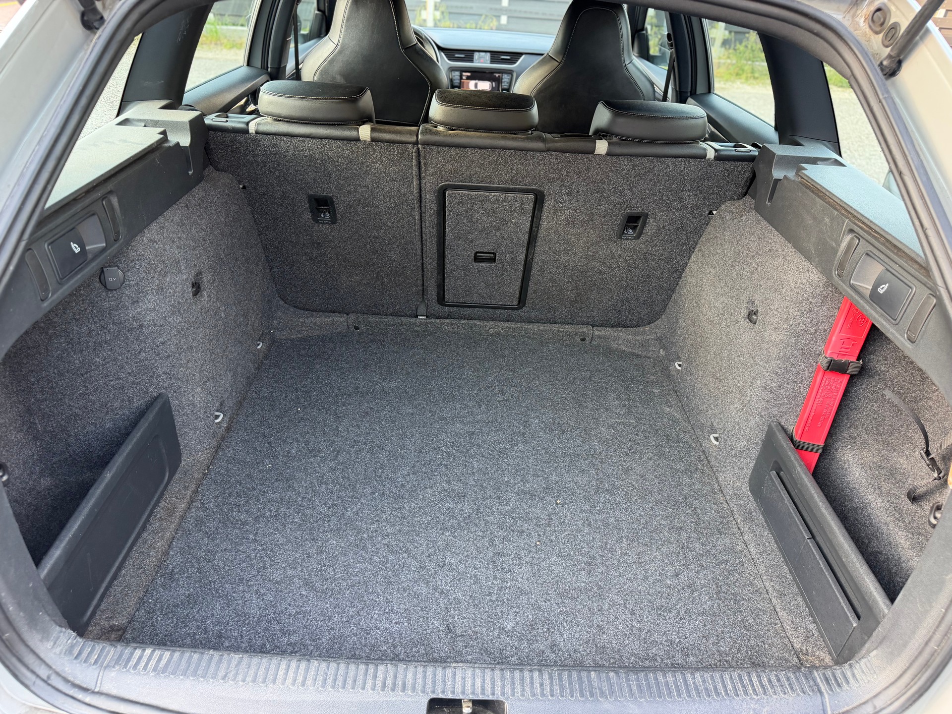 SKODA Octavia Combi 2.0 TSI RS-image-15