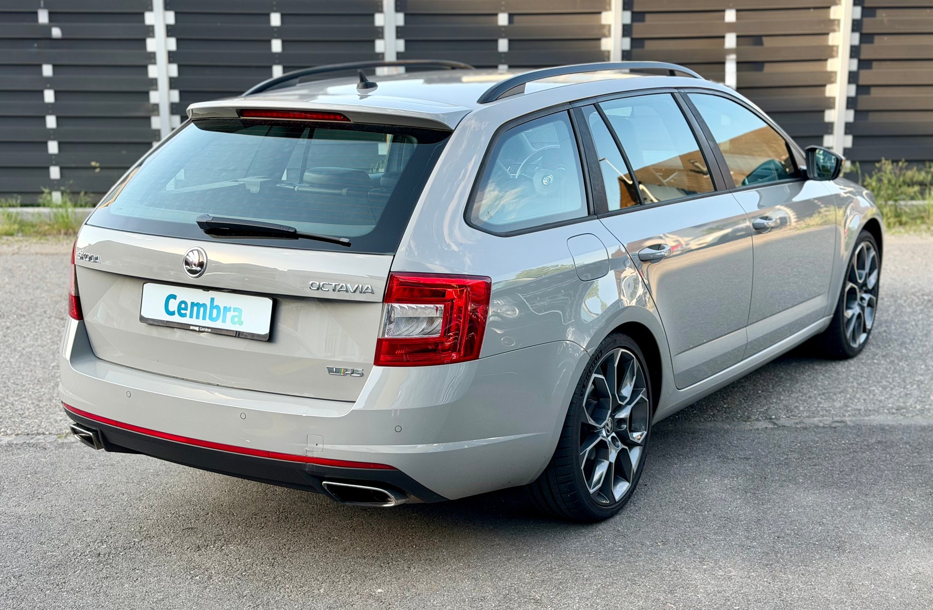 SKODA Octavia Combi 2.0 TSI RS-image-5