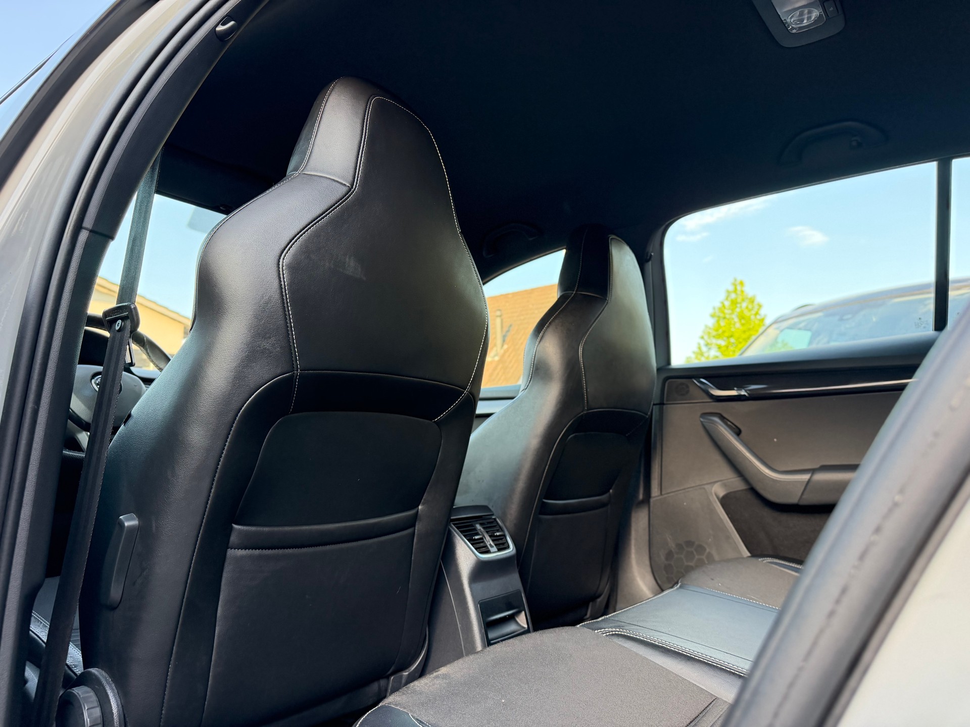 SKODA Octavia Combi 2.0 TSI RS-image-14