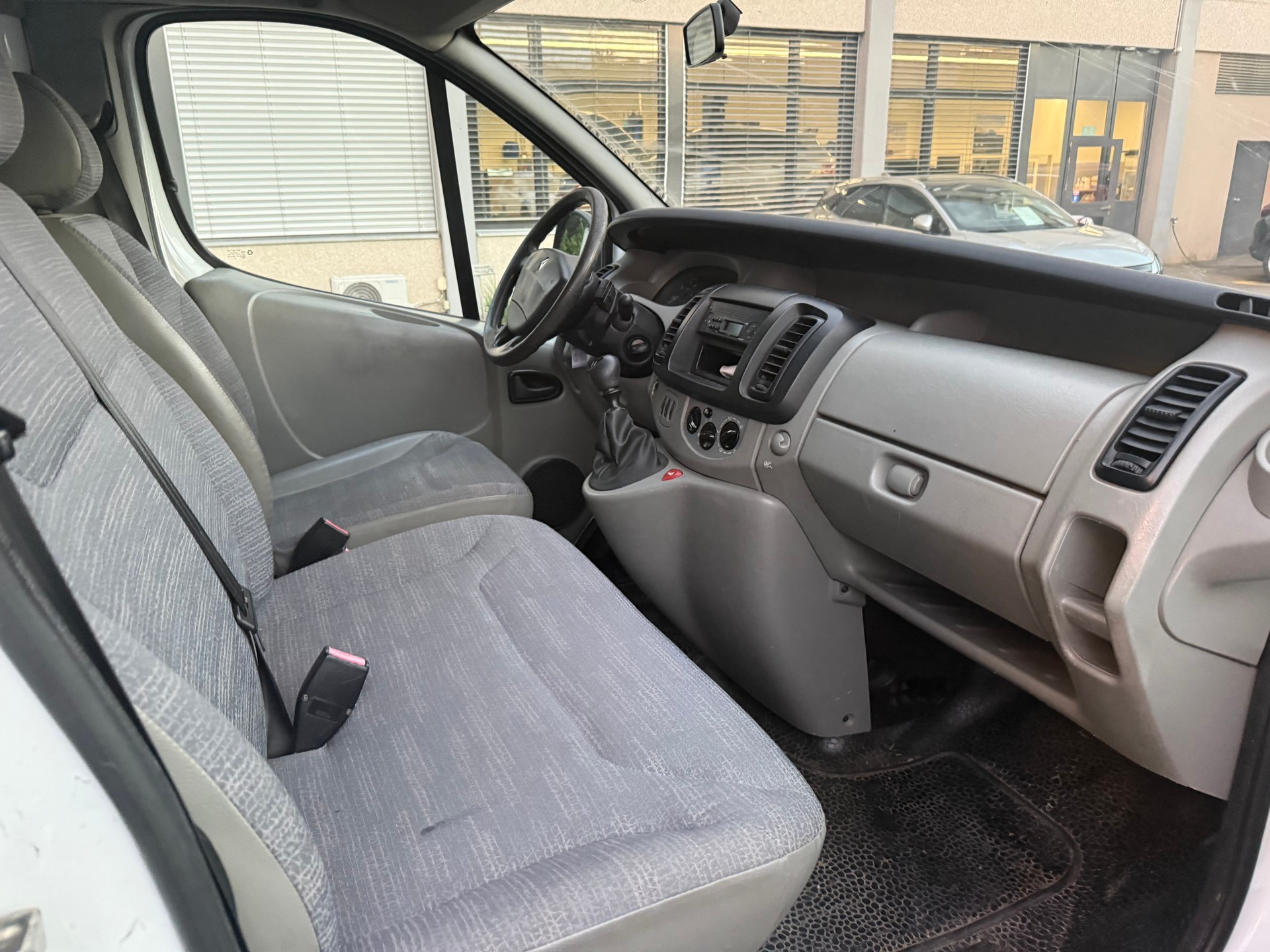 RENAULT Trafic 2.0 dCi 115 2.9t L2H1-image-8