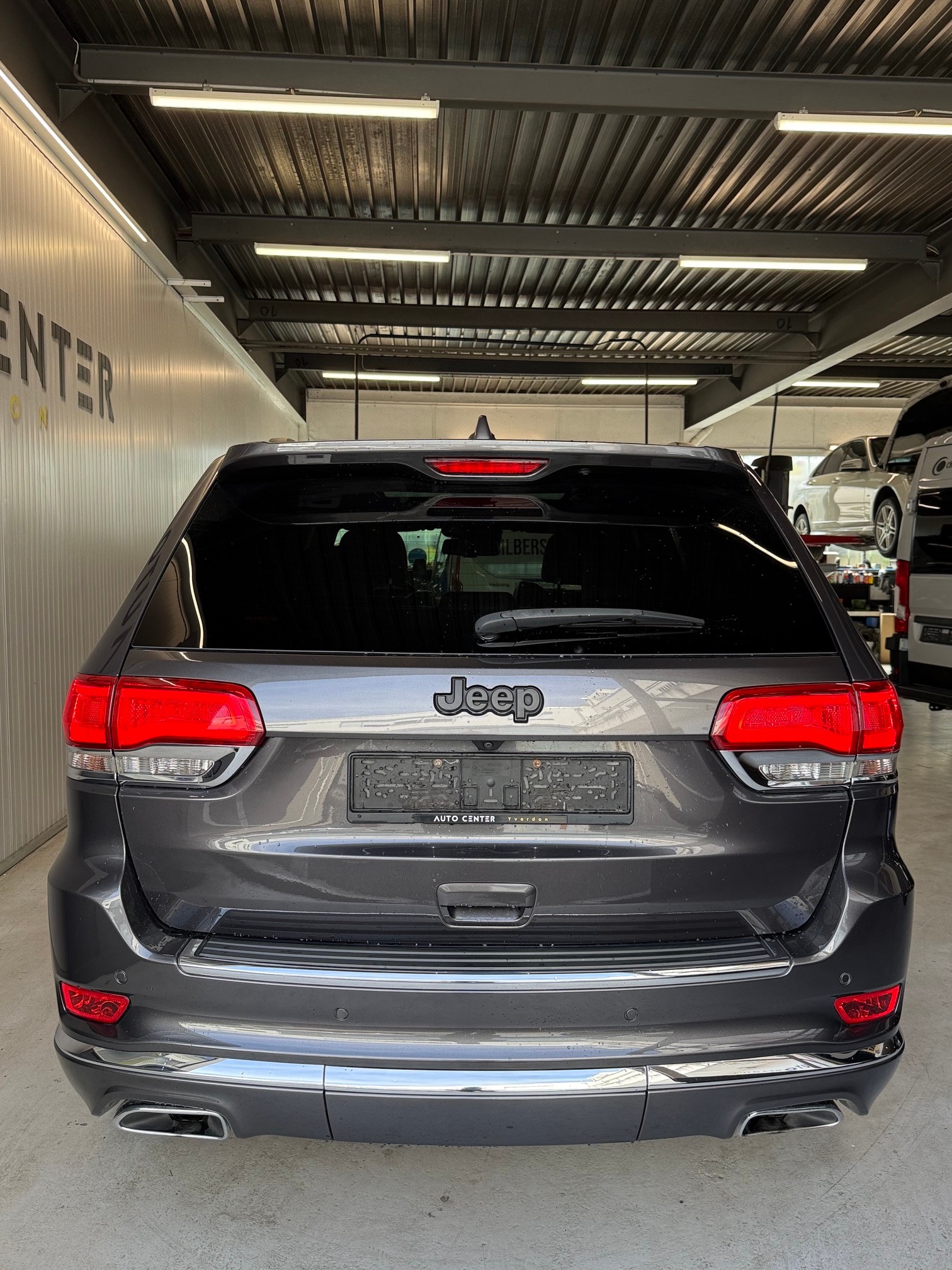 JEEP Grand Cherokee 3.0 CRD Summit Automatic-showroom-element-3