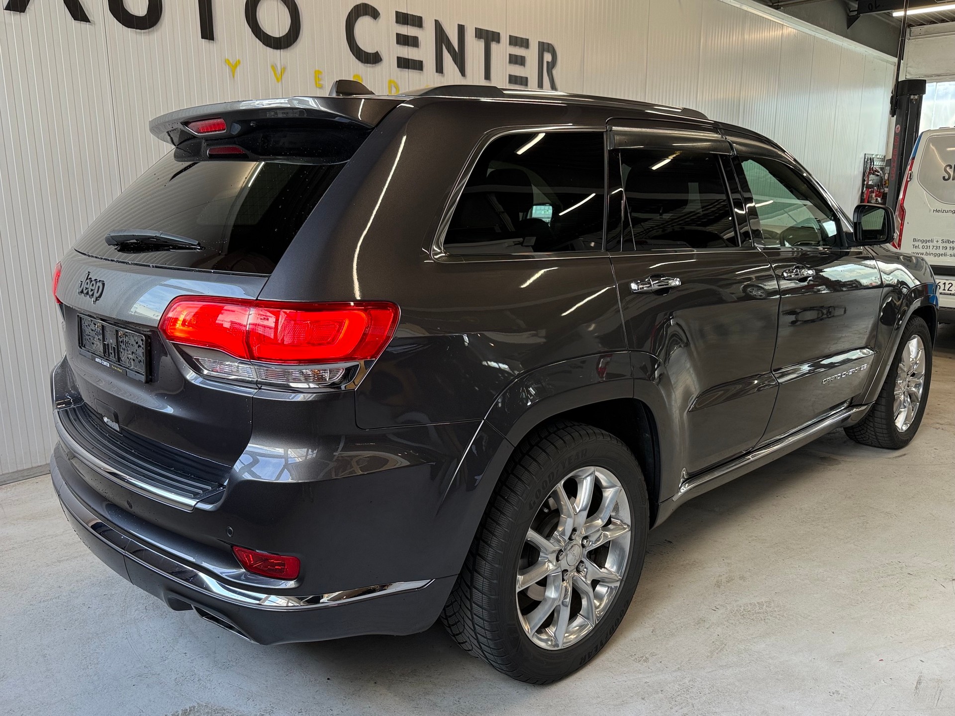 JEEP Grand Cherokee 3.0 CRD Summit Automatic-showroom-element-1