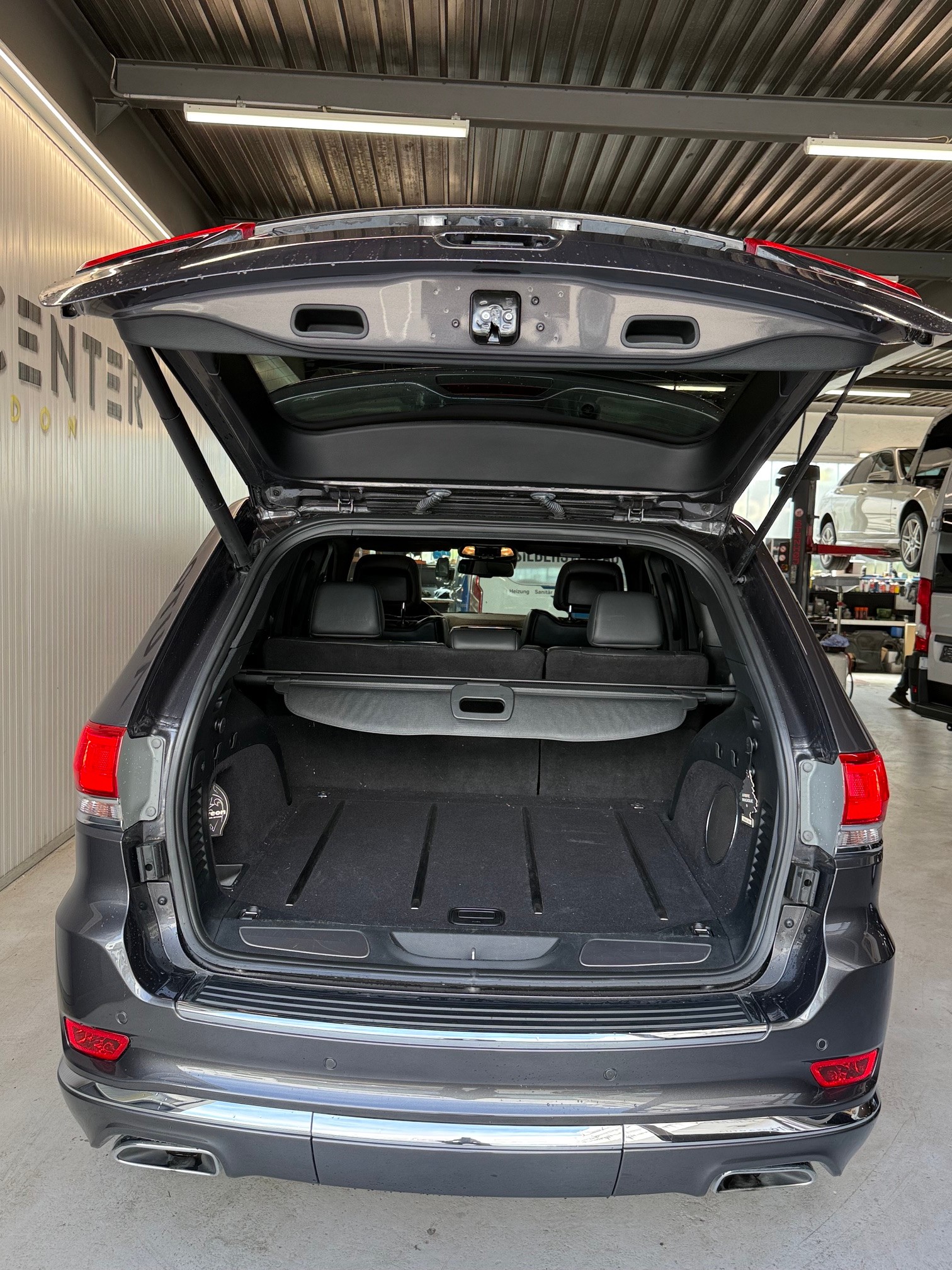 JEEP Grand Cherokee 3.0 CRD Summit Automatic-image-4