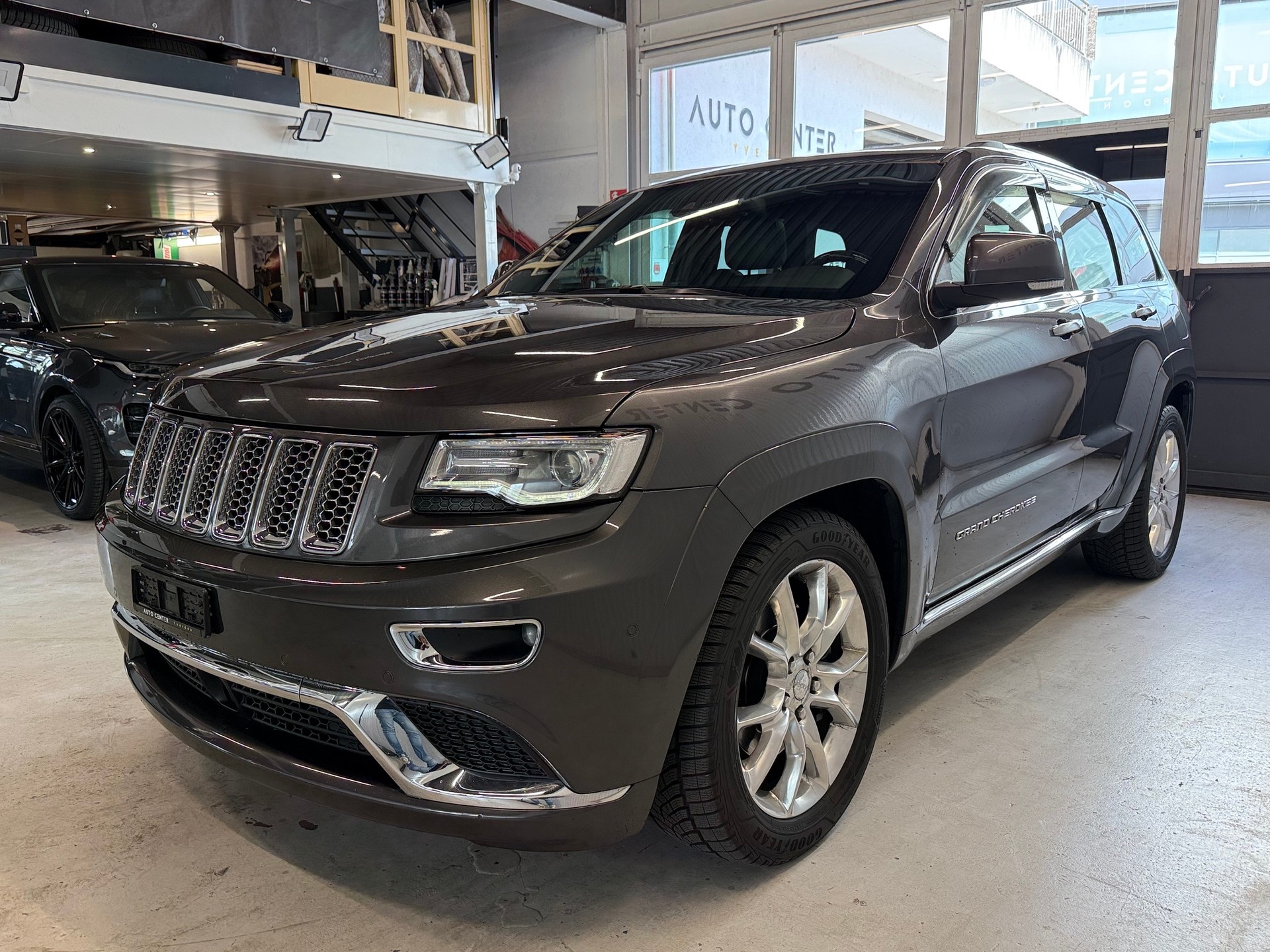 JEEP Grand Cherokee 3.0 CRD Summit Automatic-image-5