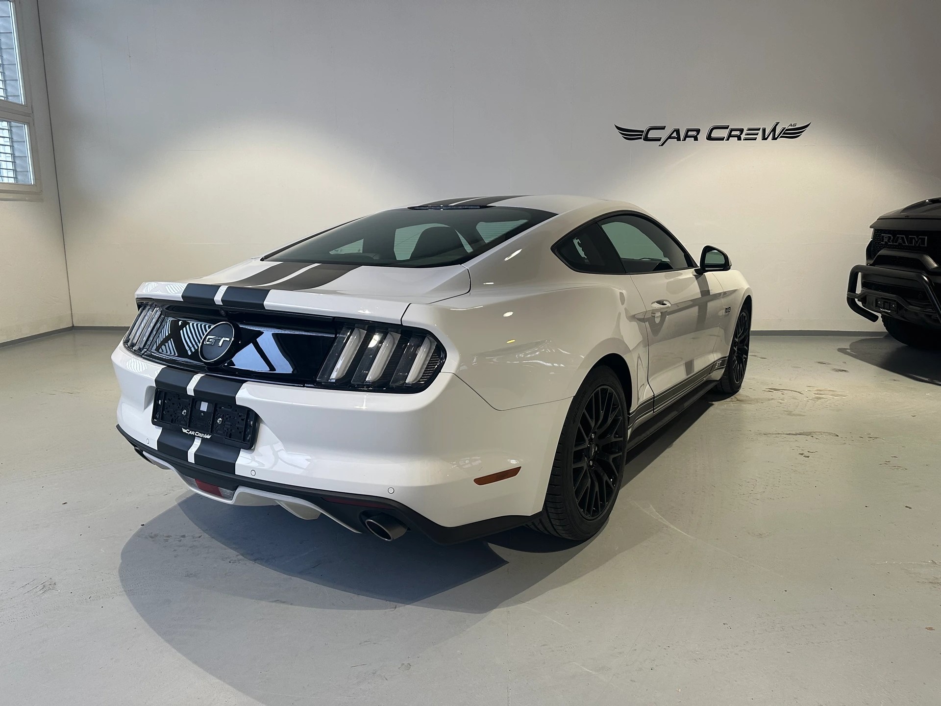 FORD Mustang Fastback 5.0 V8 GT Automat-image-9