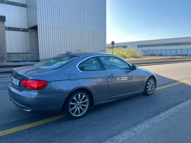 BMW 330i xDrive Coupé-image-4