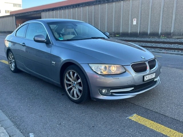BMW 330i xDrive Coupé-image-0