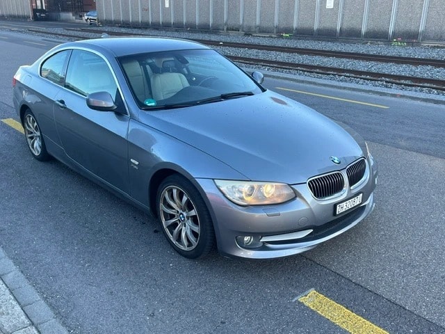 BMW 330i xDrive Coupé-image-1