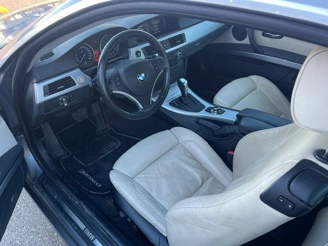 BMW 330i xDrive Coupé-image-10