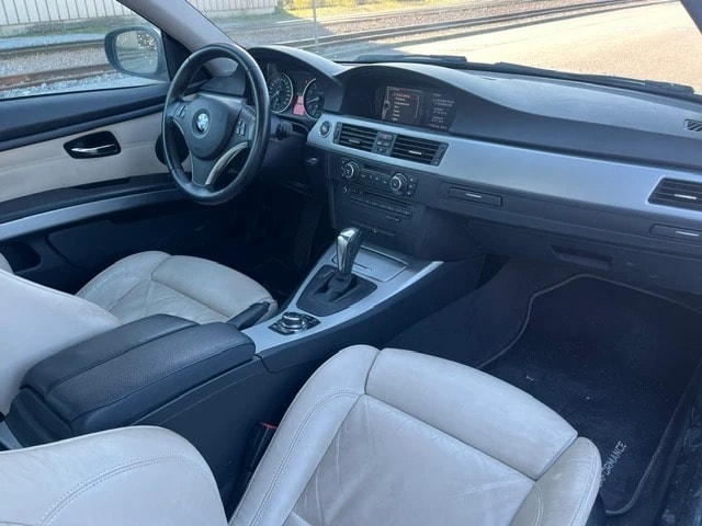 BMW 330i xDrive Coupé-image-7