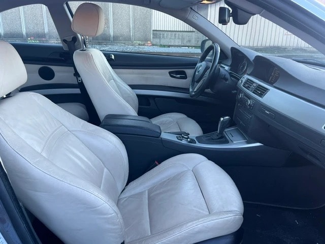 BMW 330i xDrive Coupé-image-9