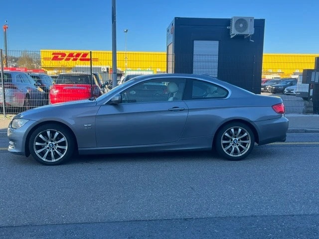 BMW 330i xDrive Coupé-image-11