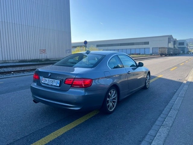 BMW 330i xDrive Coupé-image-12