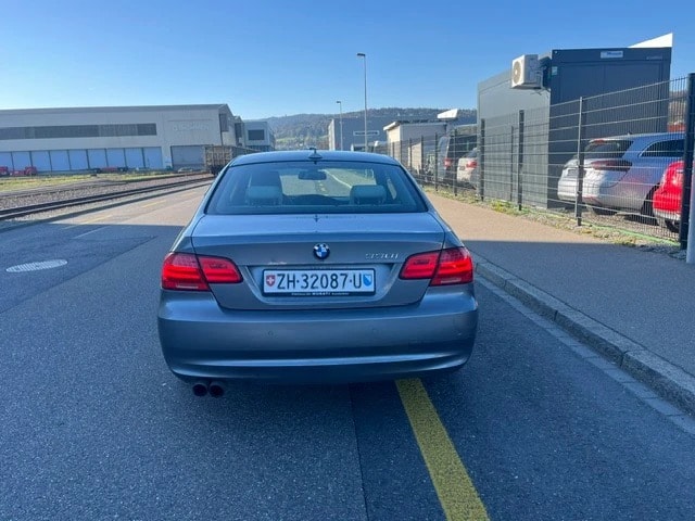 BMW 330i xDrive Coupé-image-2