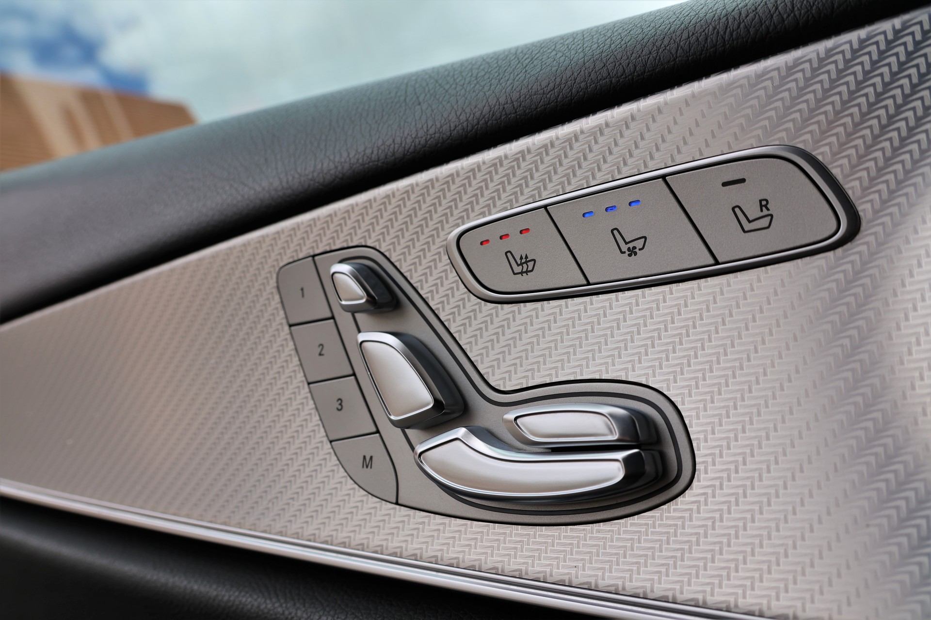 MERCEDES-BENZ E 220 d All-Terrain Avantgarde 4Matic 9G-Tronic (CH)-image-11