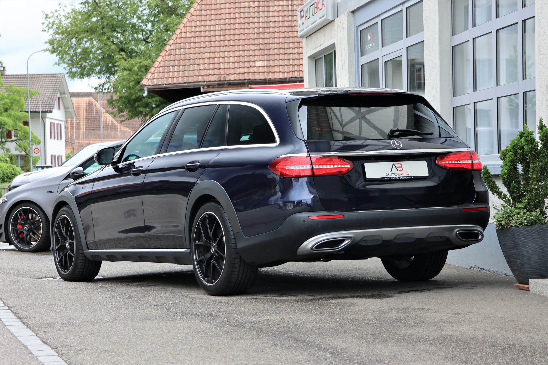 MERCEDES-BENZ E 220 d All-Terrain Avantgarde 4Matic 9G-Tronic (CH)-image-2