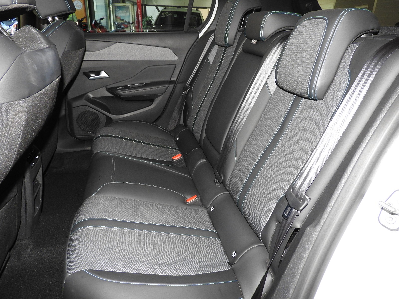 PEUGEOT 308 1.2 turbo 130 cv Allure-image-8