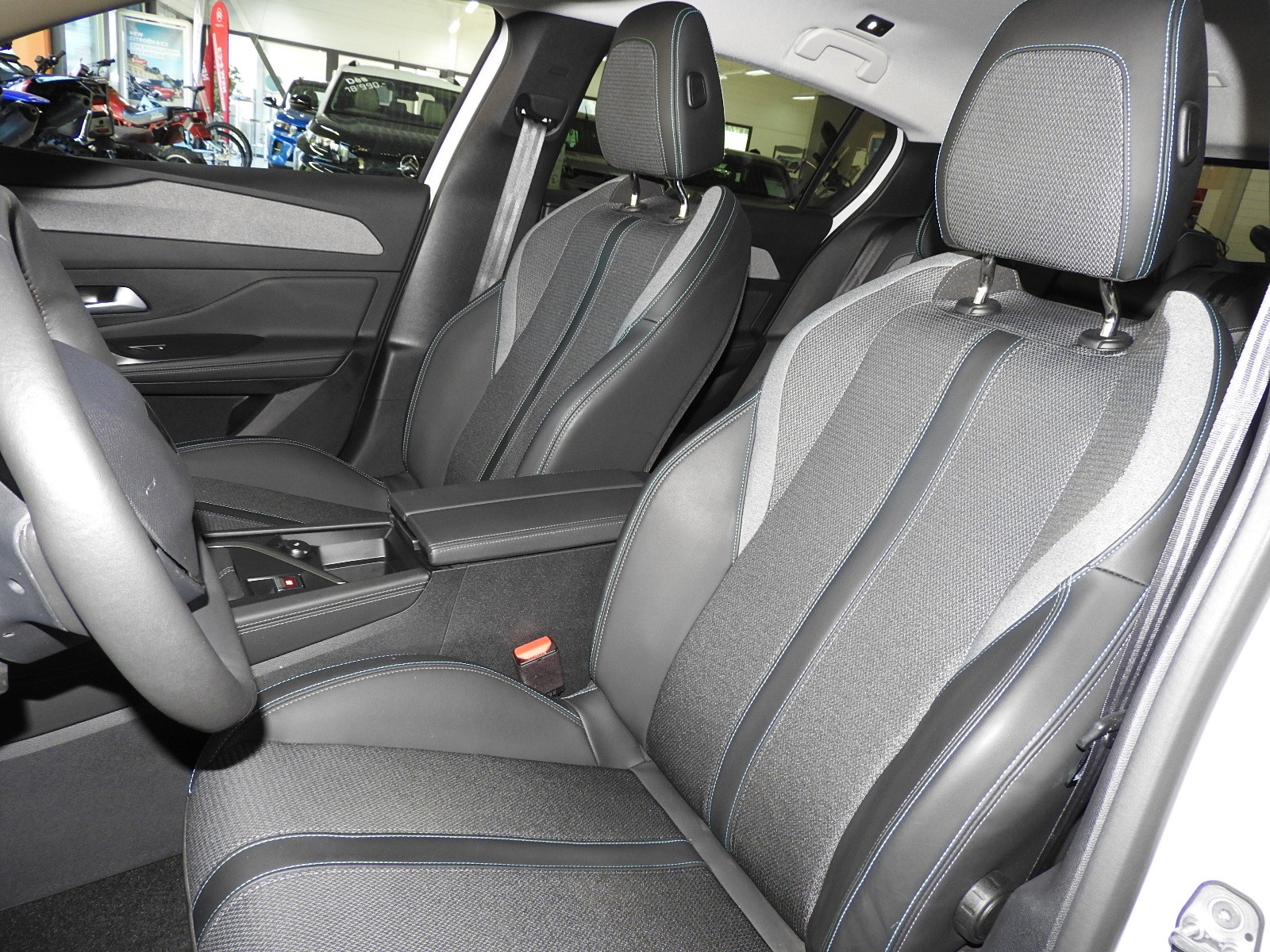 PEUGEOT 308 1.2 turbo 130 cv Allure-image-7