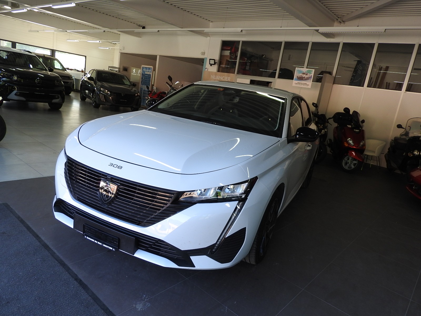 PEUGEOT 308 1.2 turbo 130 cv Allure-image-0