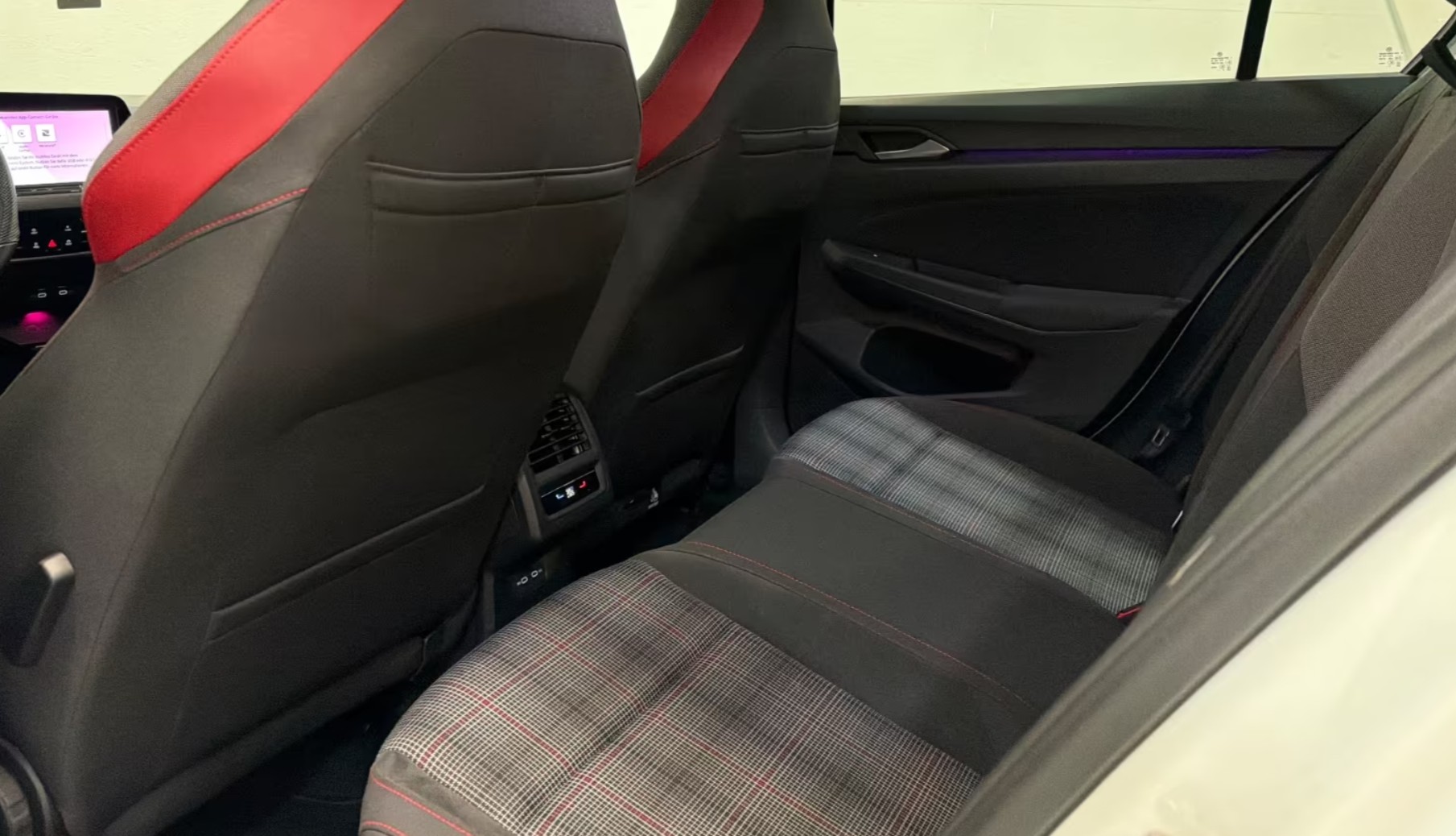 VW Golf 2.0 TSI GTI DSG-image-12