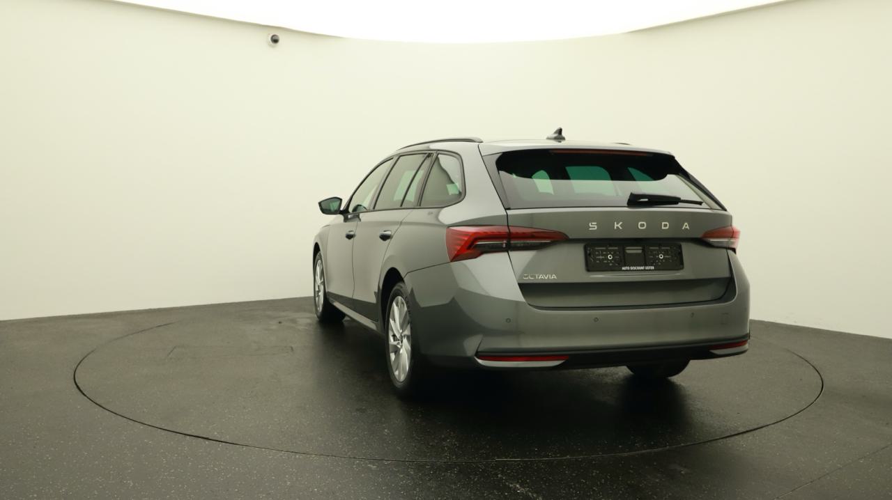 SKODA Octavia Combi 2.0 TDI DSG Selection-showroom-element-3