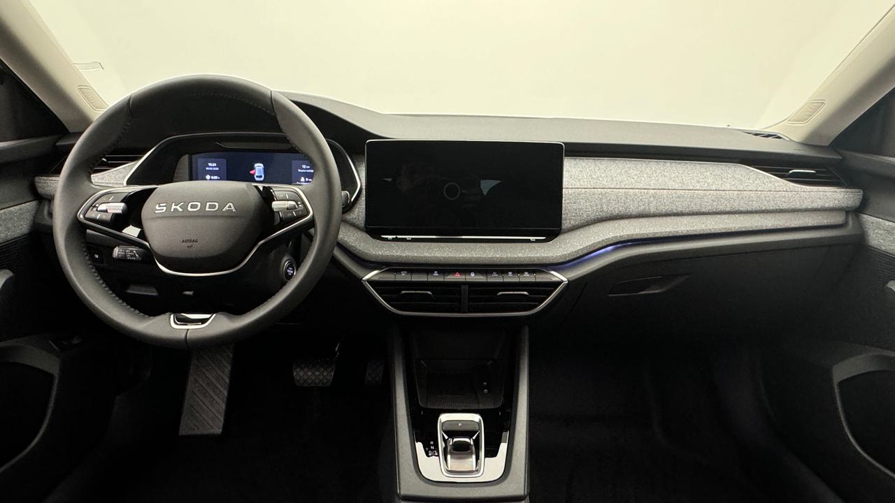 SKODA Octavia Combi 2.0 TDI DSG Selection-image-5