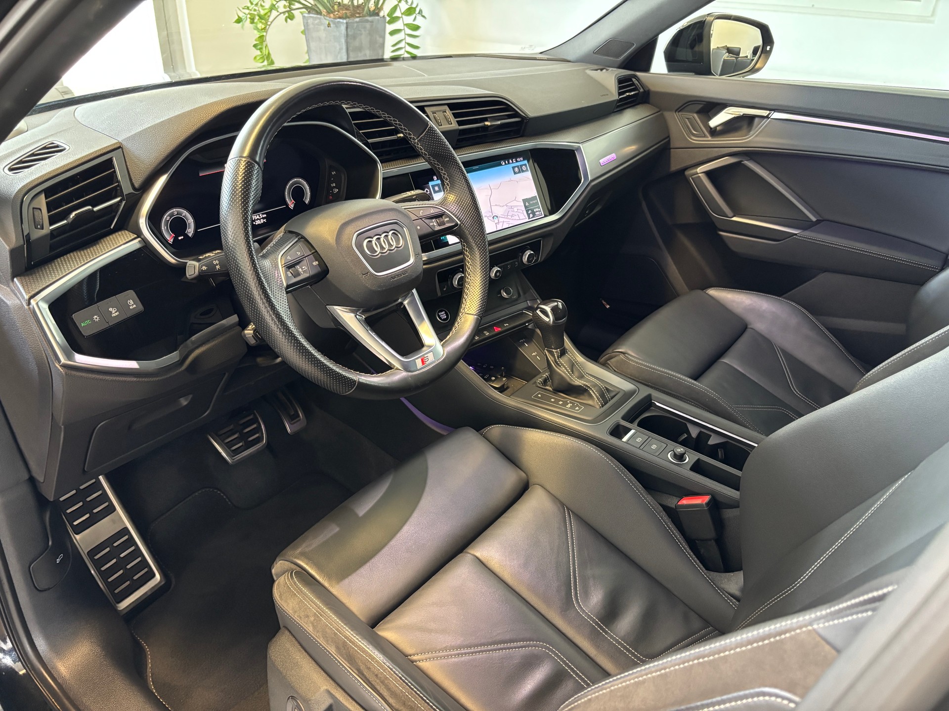 AUDI Q3 Sportback 40 TDI S line quattro S-tronic-image-4
