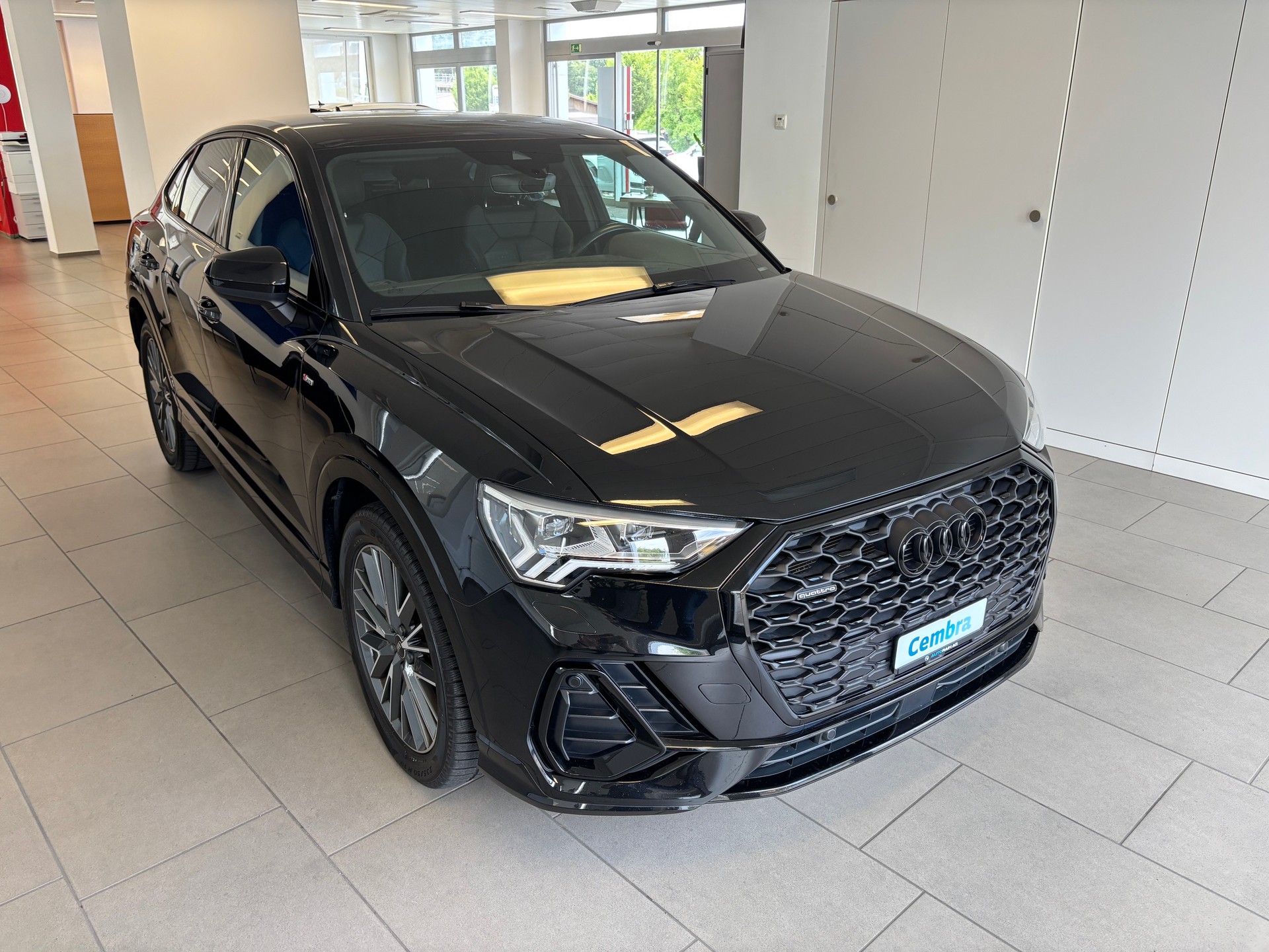 AUDI Q3 Sportback 40 TDI S line quattro S-tronic-image-1