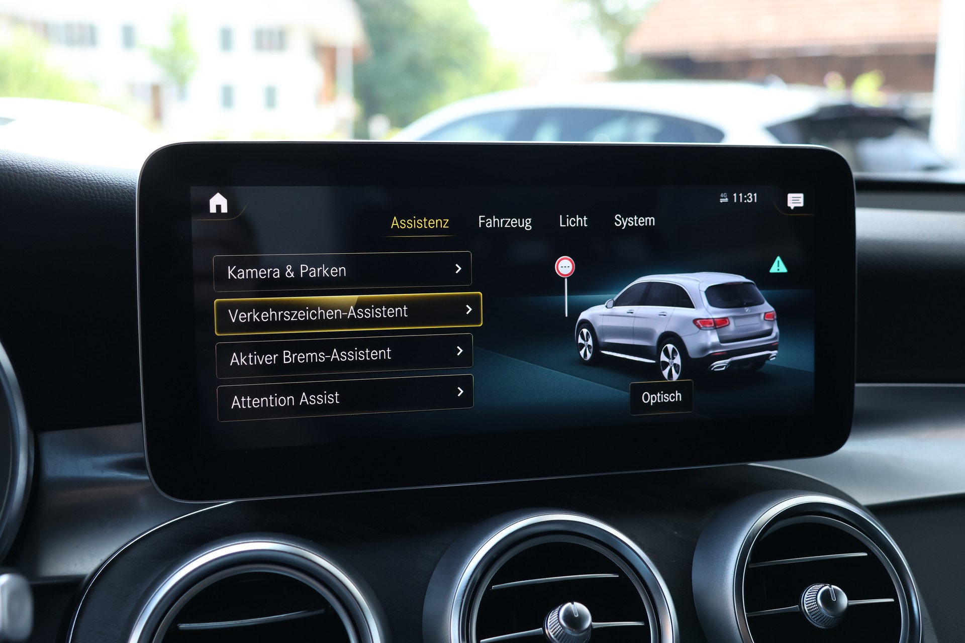 MERCEDES-BENZ GLC 300 e AMG Line 4Matic 9G-Tronic (CH)-image-22