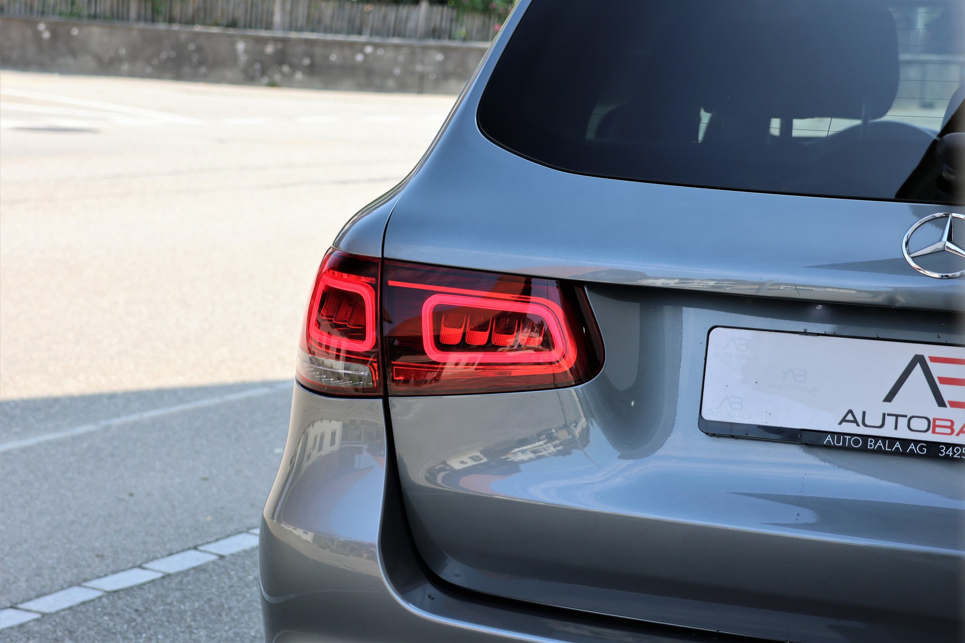MERCEDES-BENZ GLC 300 e AMG Line 4Matic 9G-Tronic (CH)-image-5