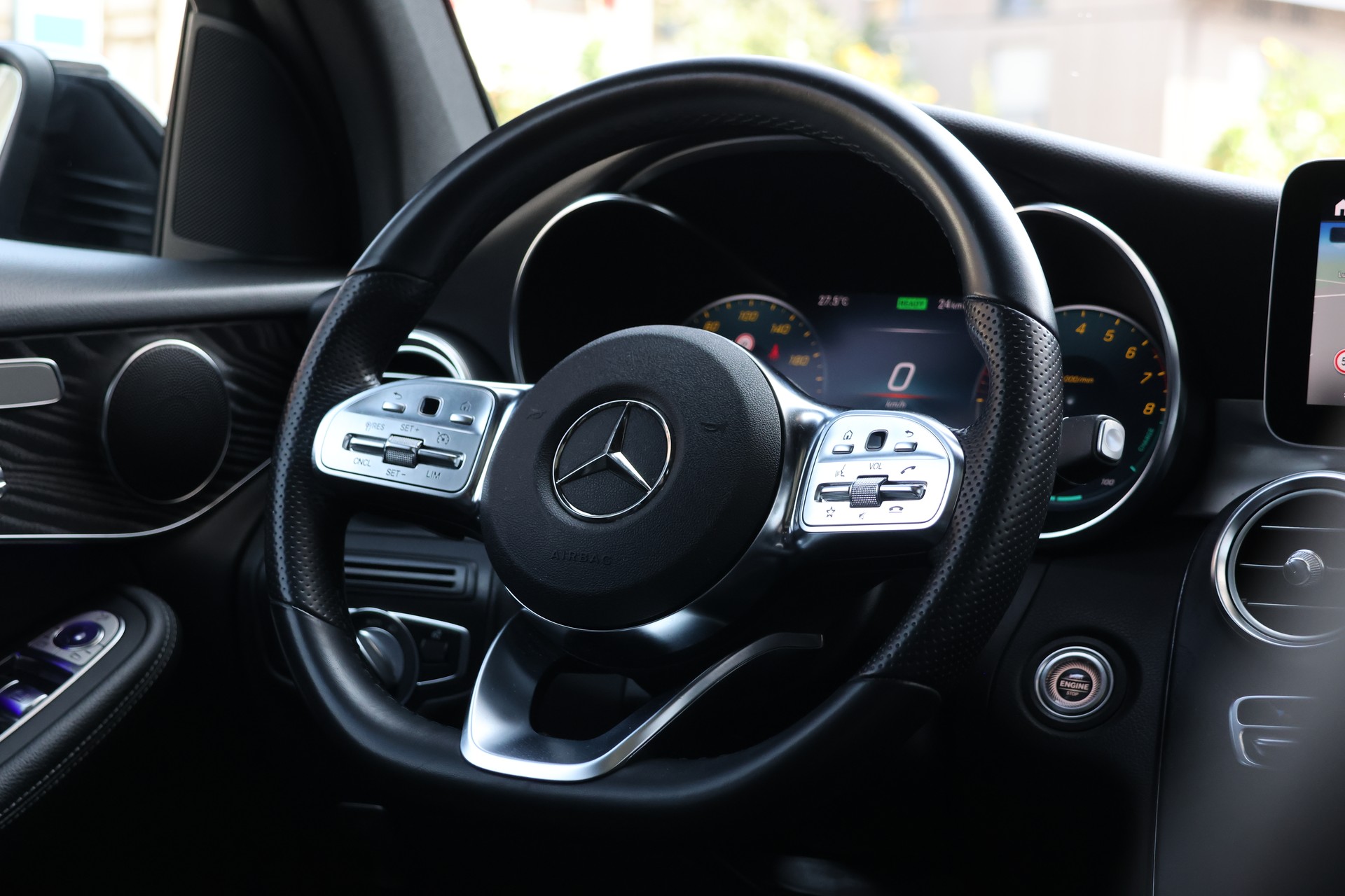 MERCEDES-BENZ GLC 300 e AMG Line 4Matic 9G-Tronic (CH)-image-14