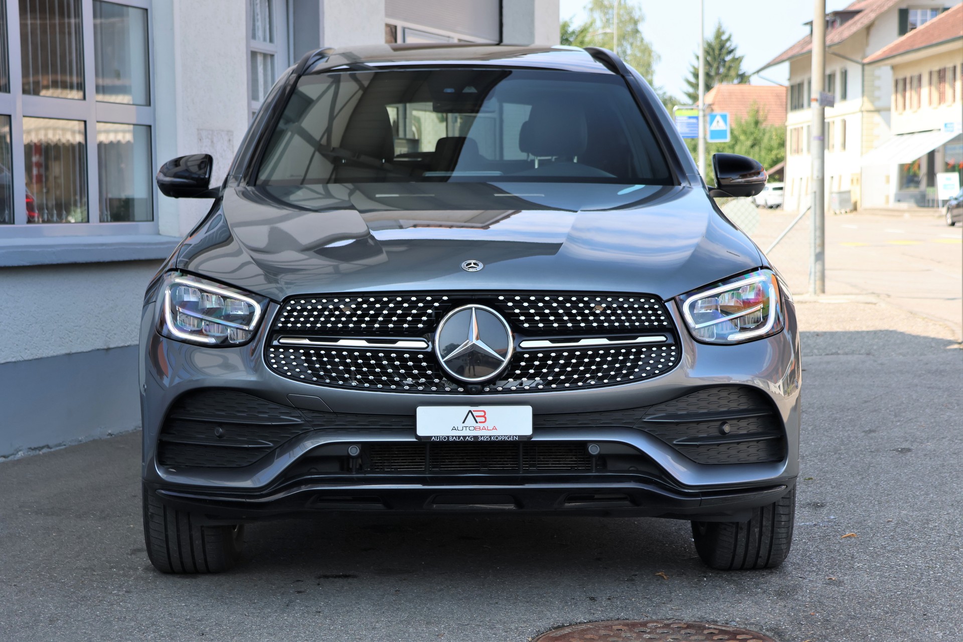 MERCEDES-BENZ GLC 300 e AMG Line 4Matic 9G-Tronic (CH)-image-1
