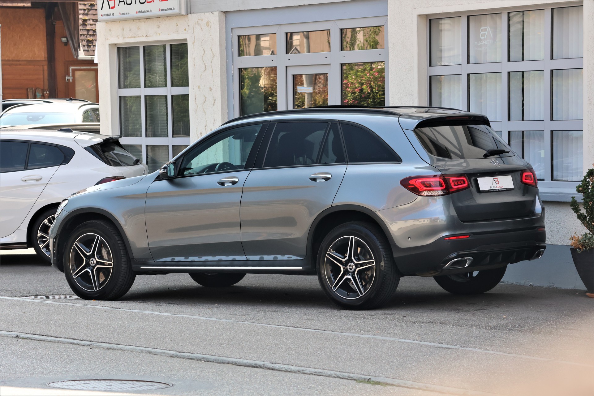 MERCEDES-BENZ GLC 300 e AMG Line 4Matic 9G-Tronic (CH)-image-4