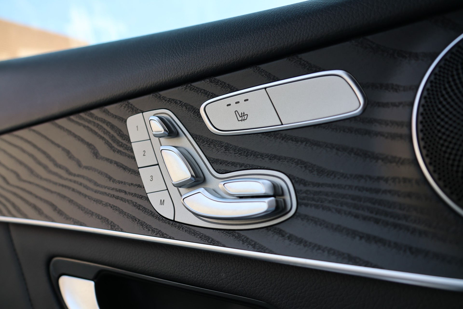 MERCEDES-BENZ GLC 300 e AMG Line 4Matic 9G-Tronic (CH)-image-11