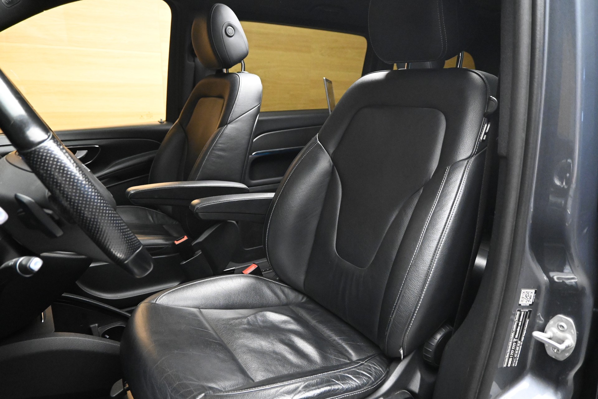 MERCEDES-BENZ V 250 d BlueTec AMG-Line lang 4m-image-7