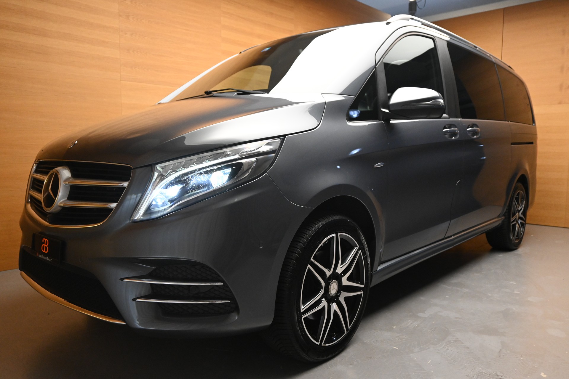MERCEDES-BENZ V 250 d BlueTec AMG-Line lang 4m-image-2