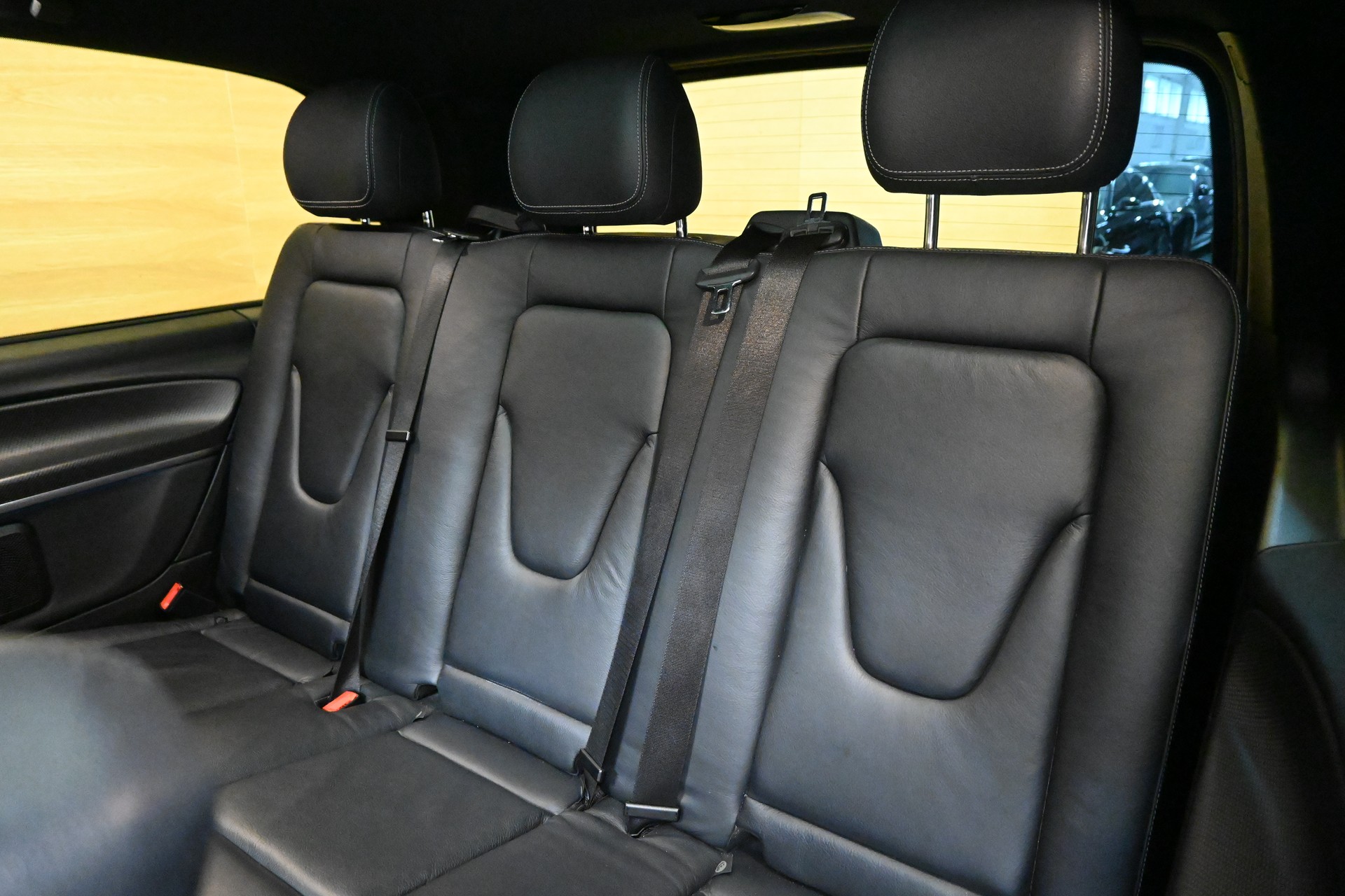 MERCEDES-BENZ V 250 d BlueTec AMG-Line lang 4m-image-9