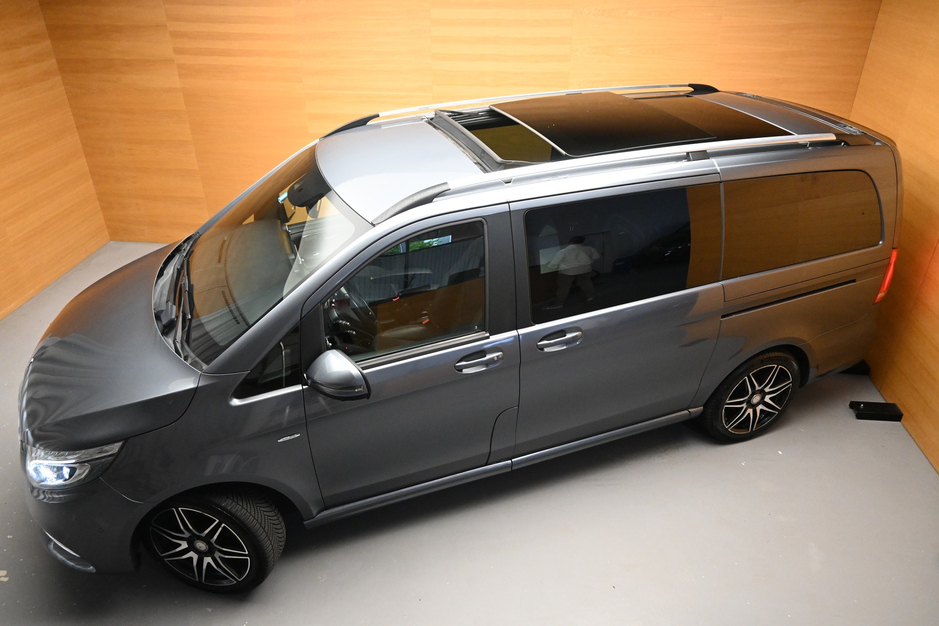 MERCEDES-BENZ V 250 d BlueTec AMG-Line lang 4m-image-1