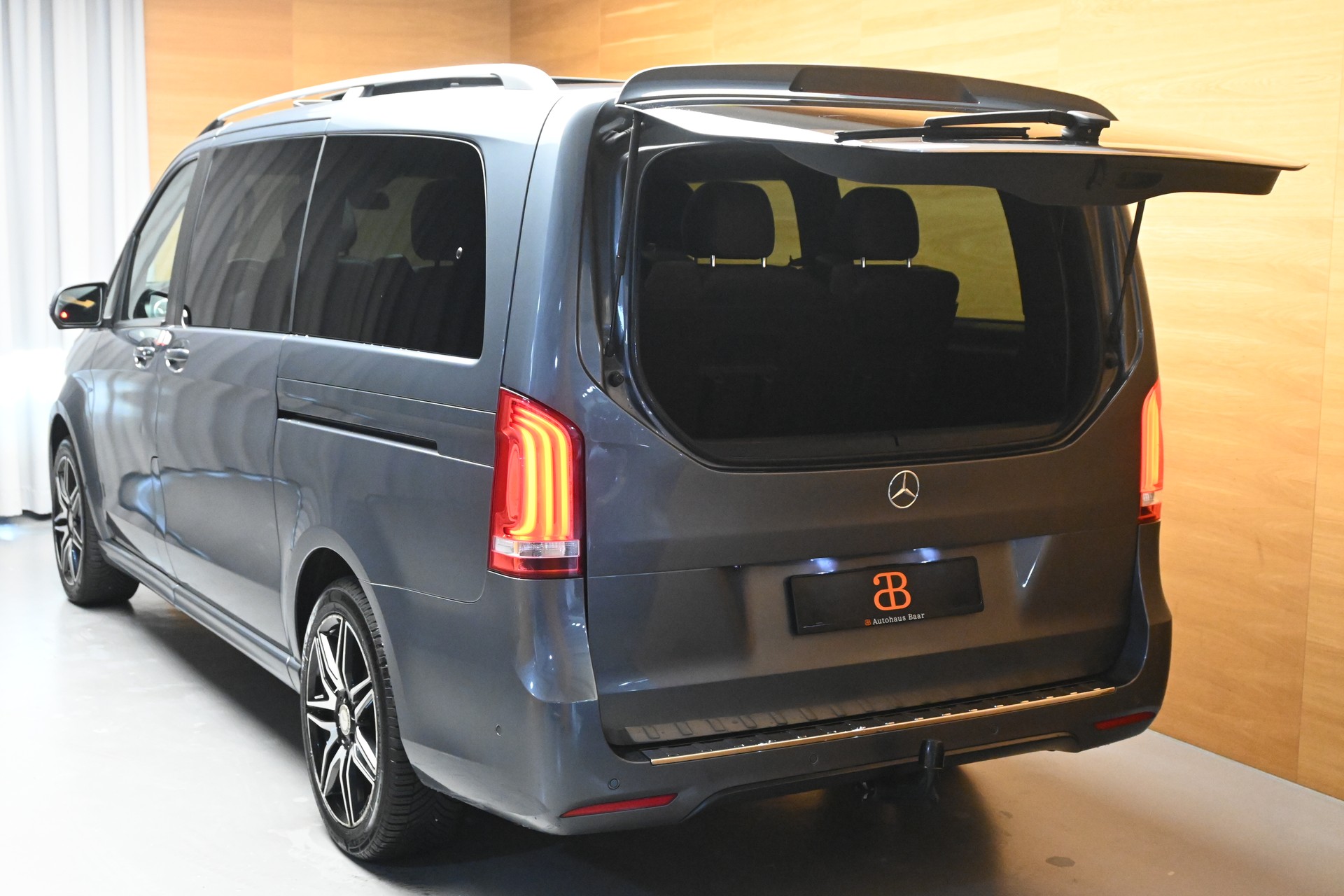 MERCEDES-BENZ V 250 d BlueTec AMG-Line lang 4m-image-6