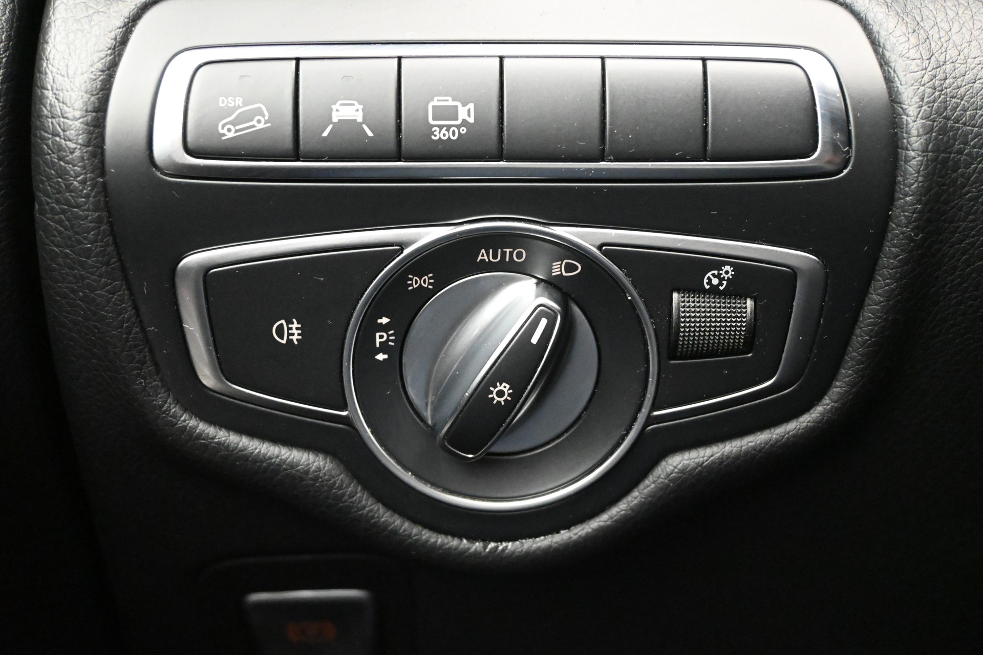 MERCEDES-BENZ V 250 d BlueTec AMG-Line lang 4m-image-15