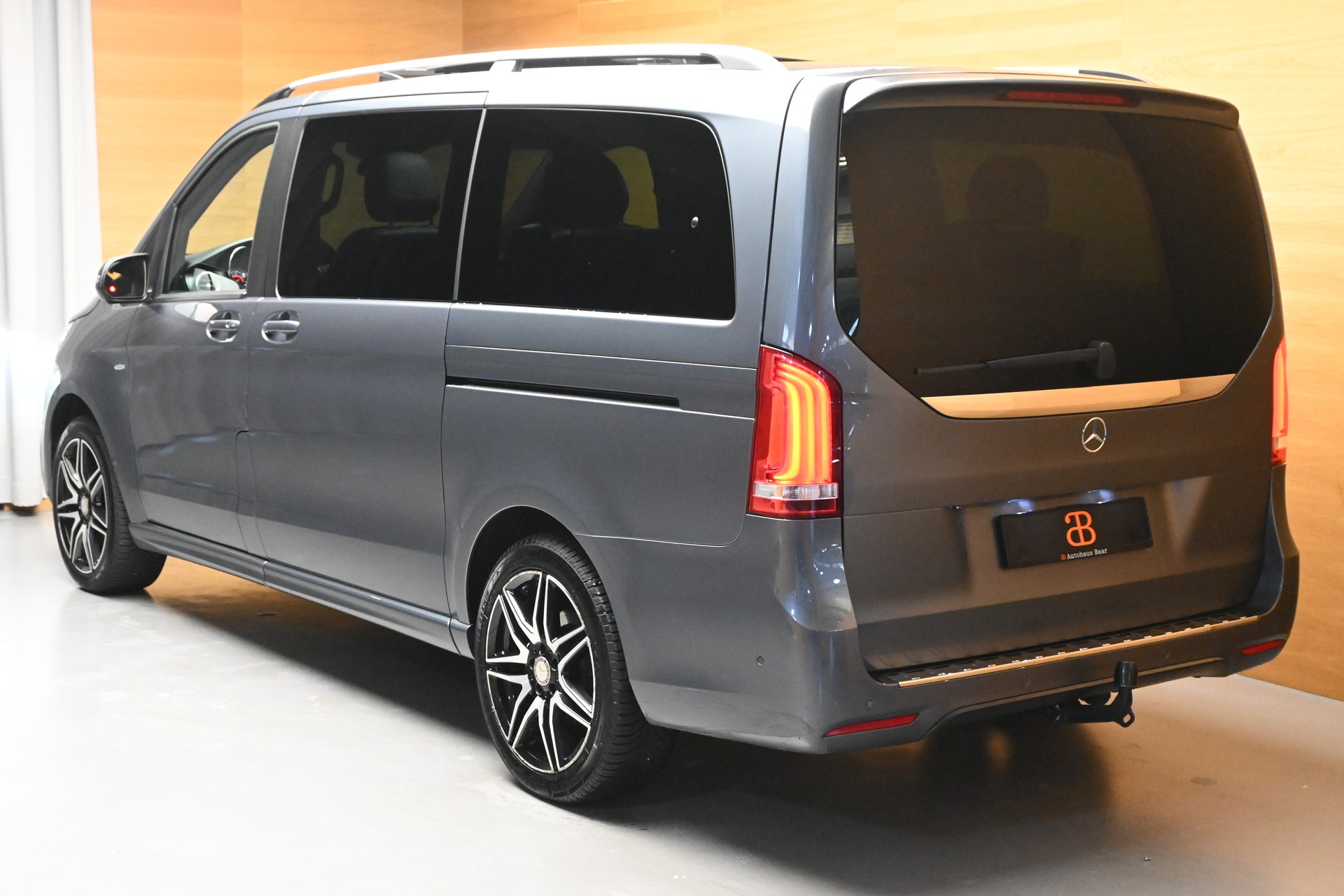 MERCEDES-BENZ V 250 d BlueTec AMG-Line lang 4m-image-4