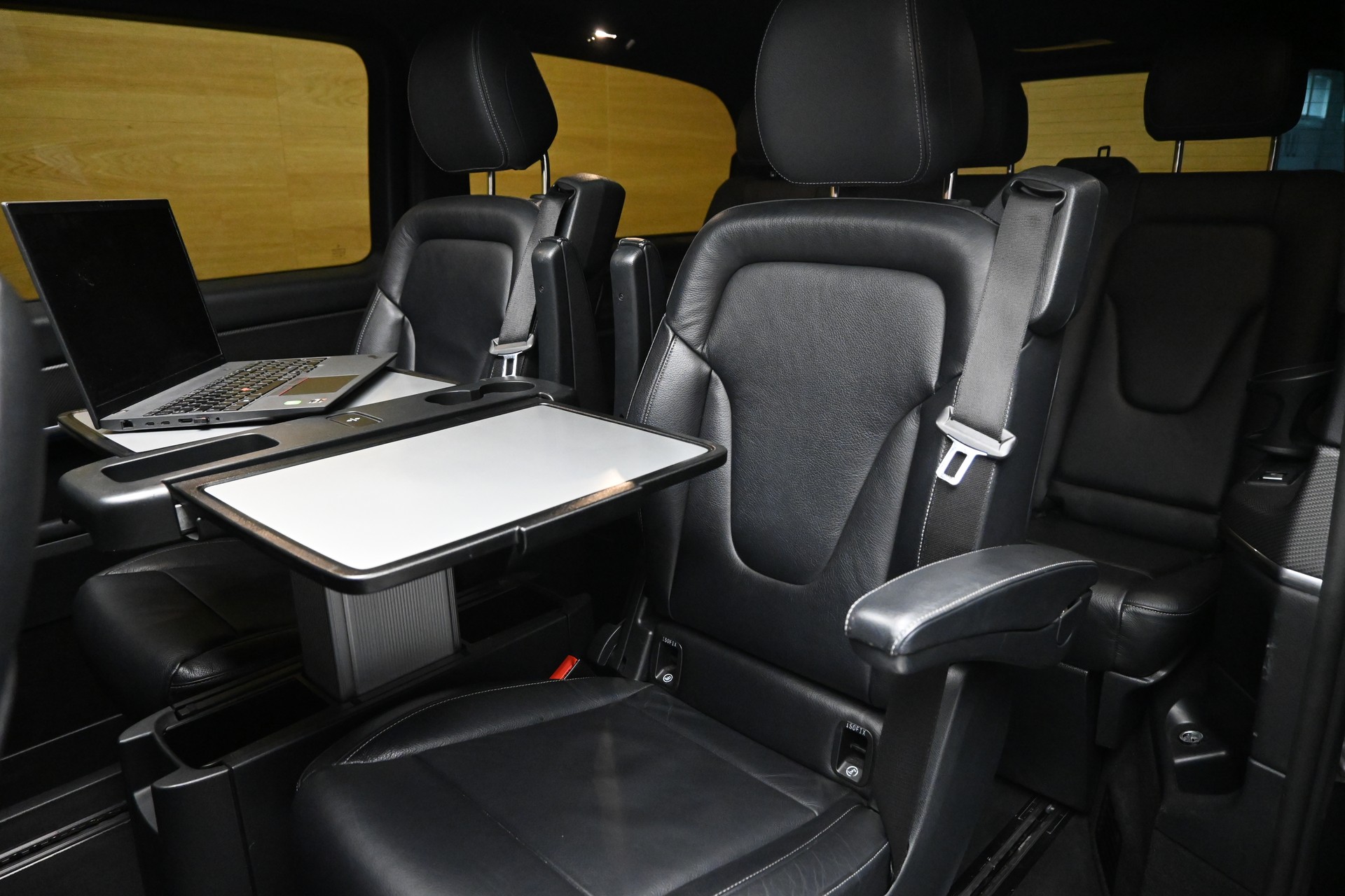MERCEDES-BENZ V 250 d BlueTec AMG-Line lang 4m-image-8