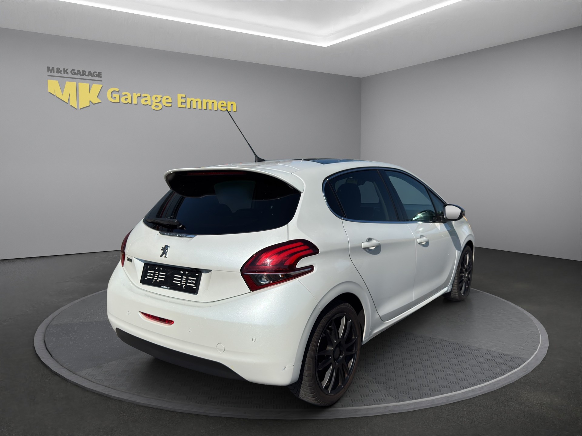 PEUGEOT 208 1.6 THP Allure STT-image-4