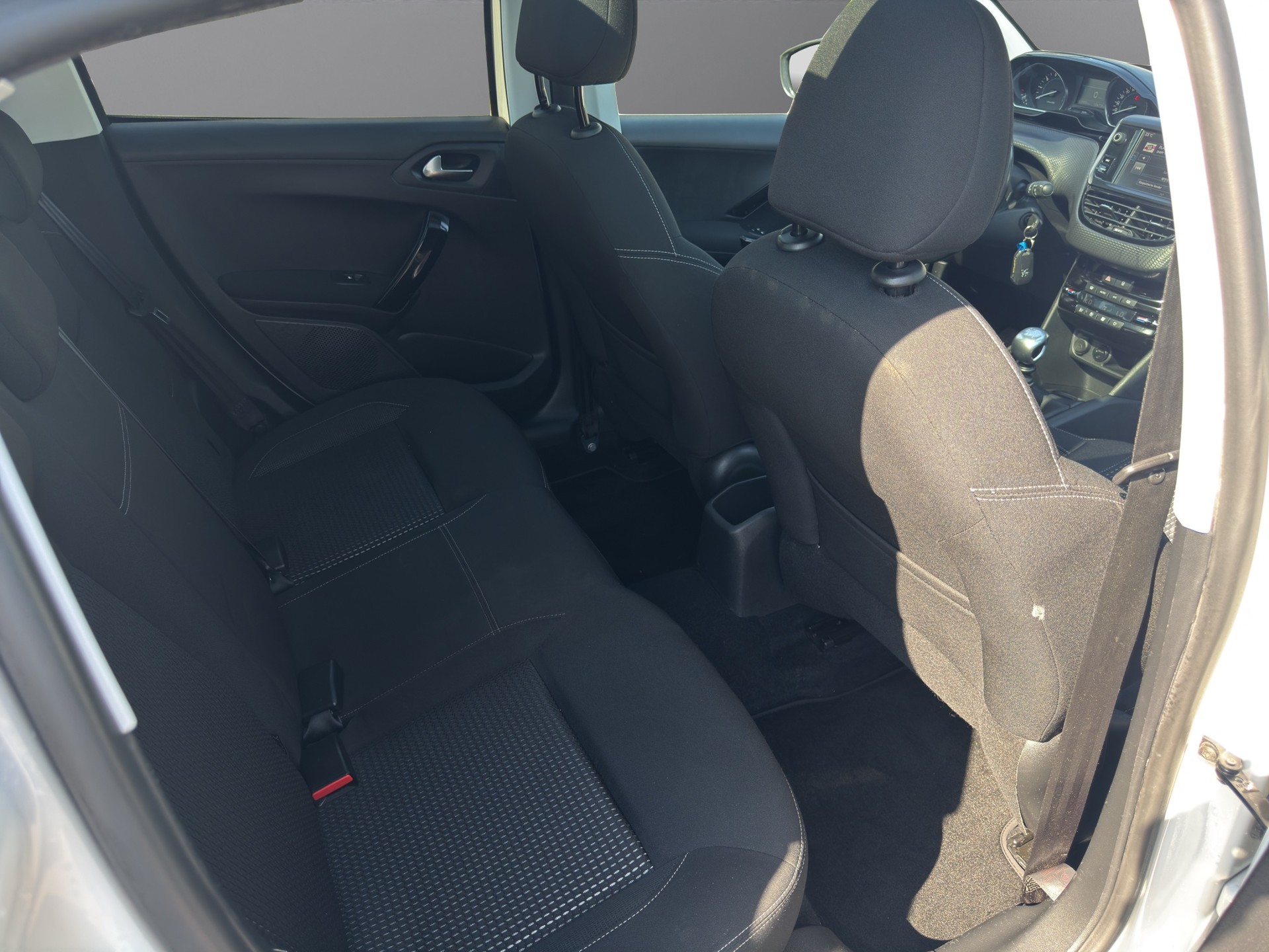 PEUGEOT 208 1.6 THP Allure STT-image-8
