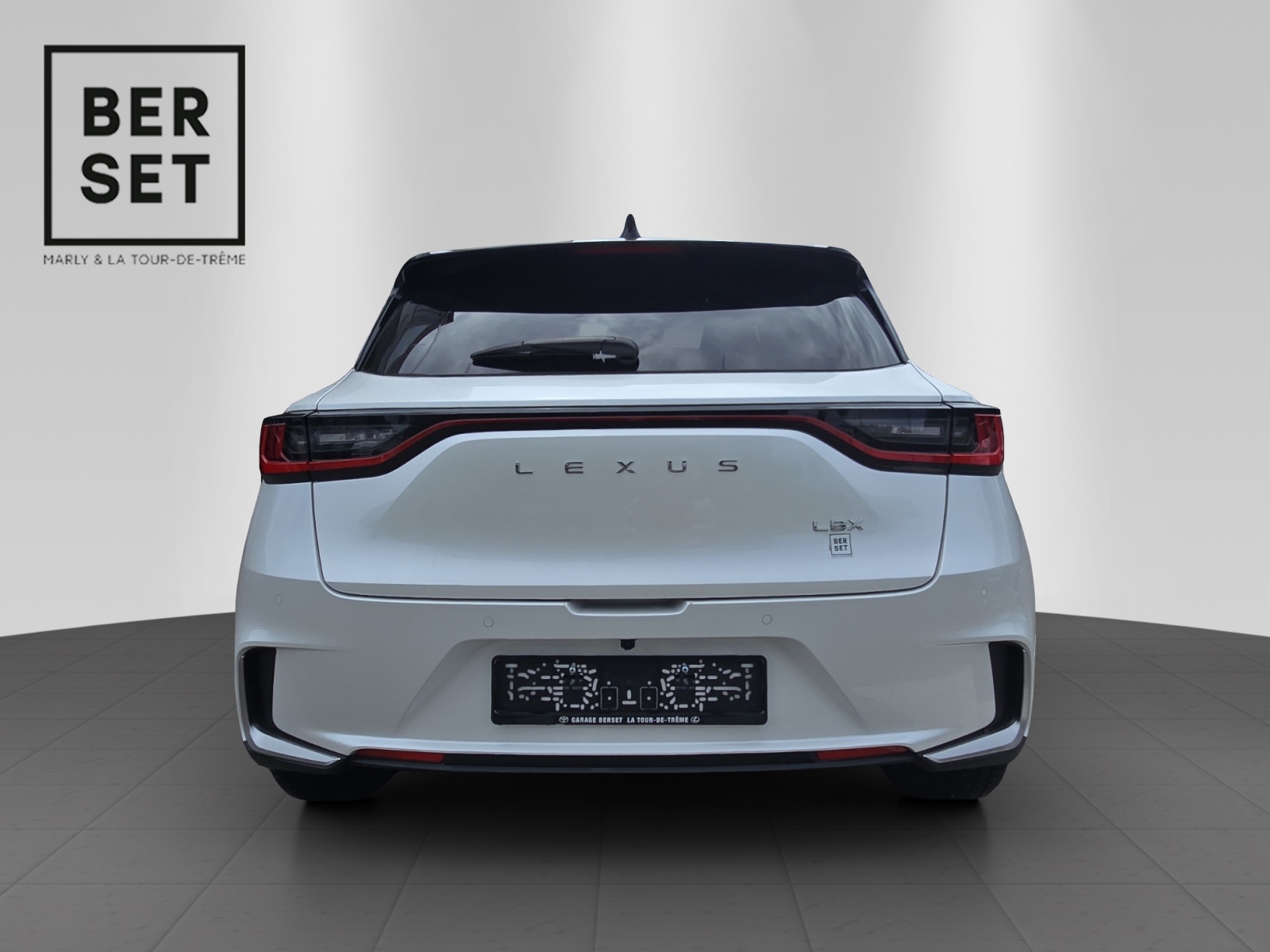 LEXUS LBX 1.5 Hybrid Cool AWD-showroom-element-3