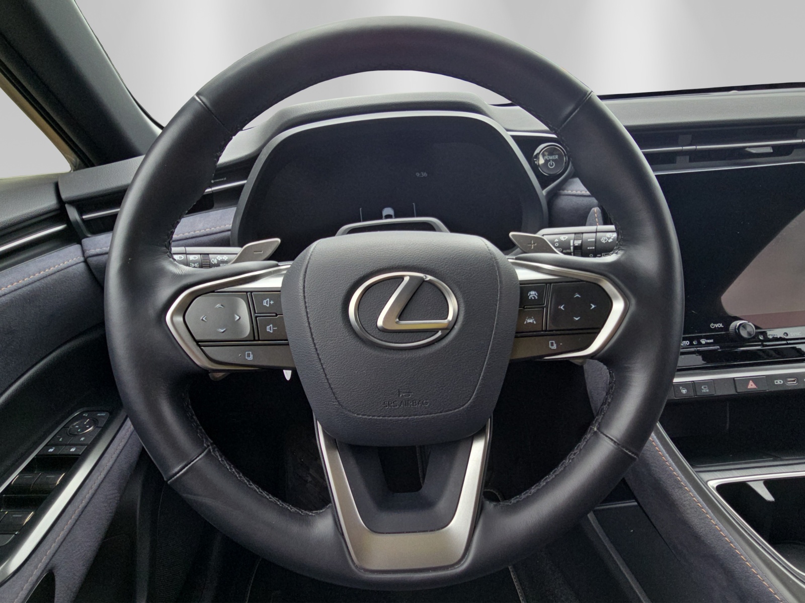 LEXUS LBX 1.5 Hybrid Cool AWD-image-11