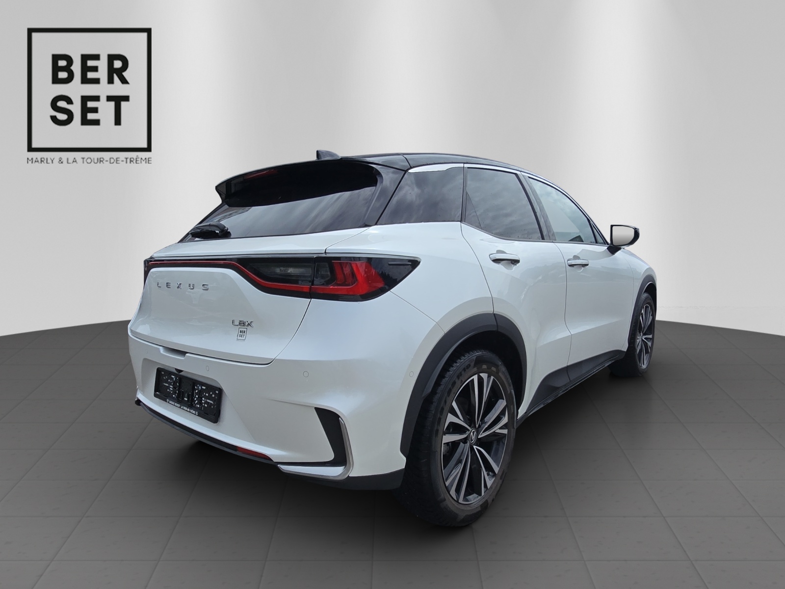 LEXUS LBX 1.5 Hybrid Cool AWD-image-4