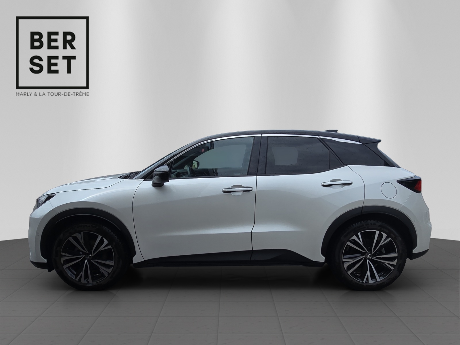 LEXUS LBX 1.5 Hybrid Cool AWD-showroom-element-1