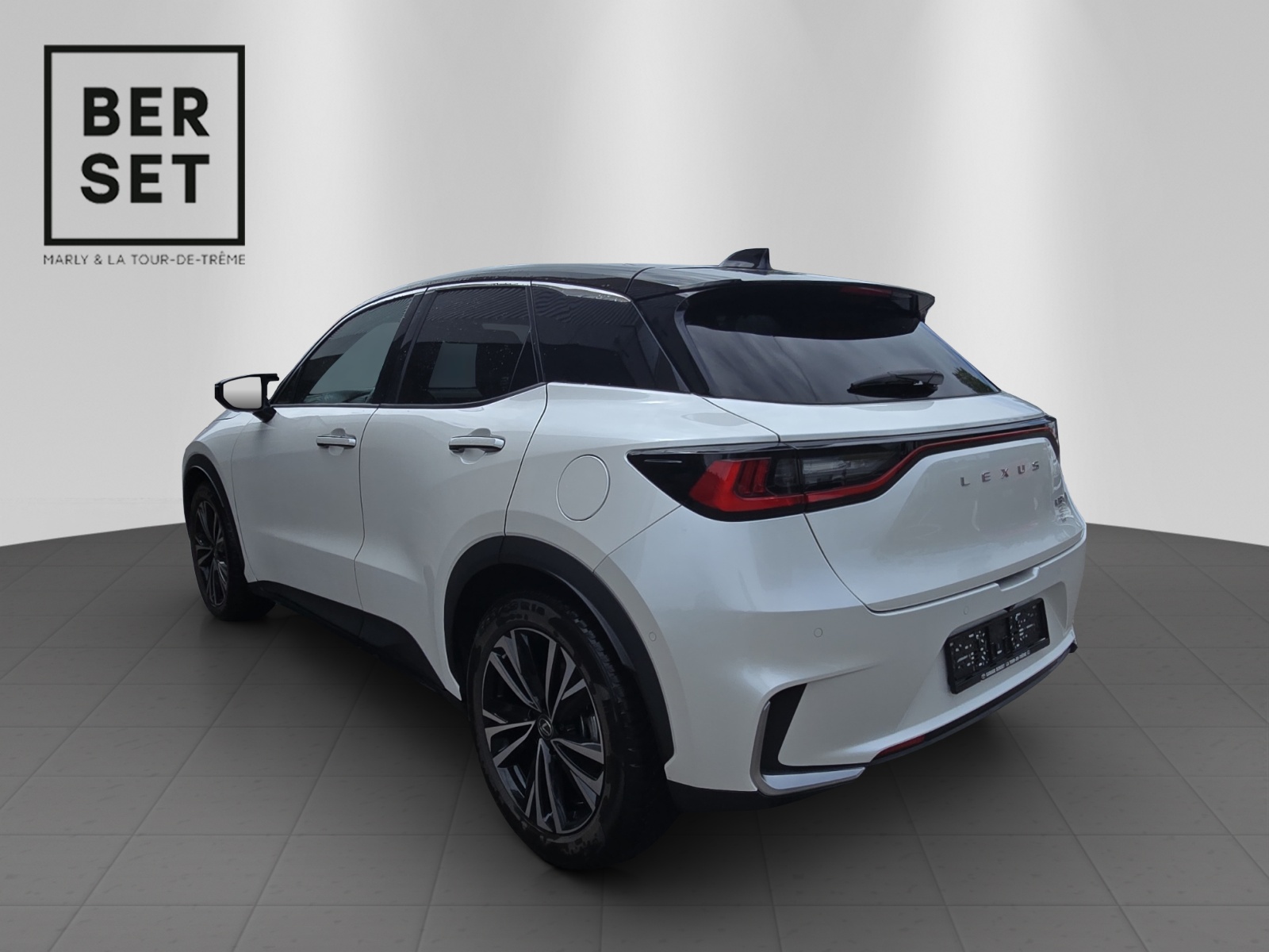 LEXUS LBX 1.5 Hybrid Cool AWD-showroom-element-2